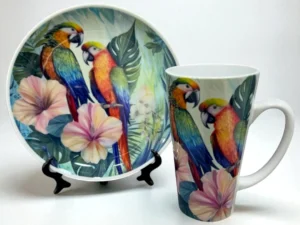 Komplekts “Amazones papagaiļi” – keramikas lattes krūze un šķīvis 450ml, 20,5cm Elis.Artworks glezna