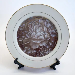 Šķīvis 27cm diametrā ar zelta maliņām un Elis.Artworks gleznas motīvu