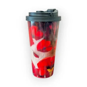 Termo krūze “Ugunīgās magones” 480 ml ar sarkanu magoņu ziedu gleznas motīvu piesātinātos un siltos toņos. Elis.Artworks dizains.