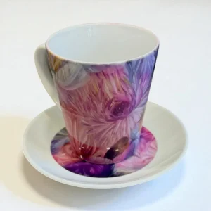 Komplekts “Putniņi” – mazā lattes krūze ar apakštasīti 300ml, 15cm Elis.Artworks glezna ar ziediem un putniem