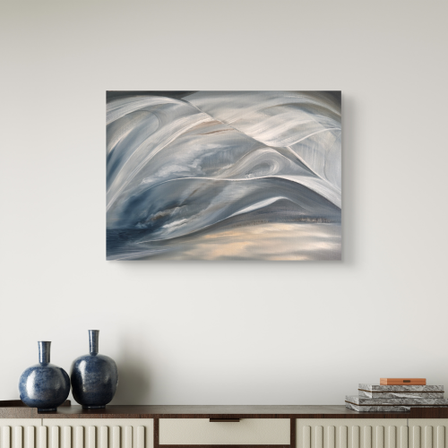Abstrakta eļļas glezna pelēkzilos un gaišos toņos interjerā. Māksliniece Ilze Elizabete Romančenko, Elis.Artworks.